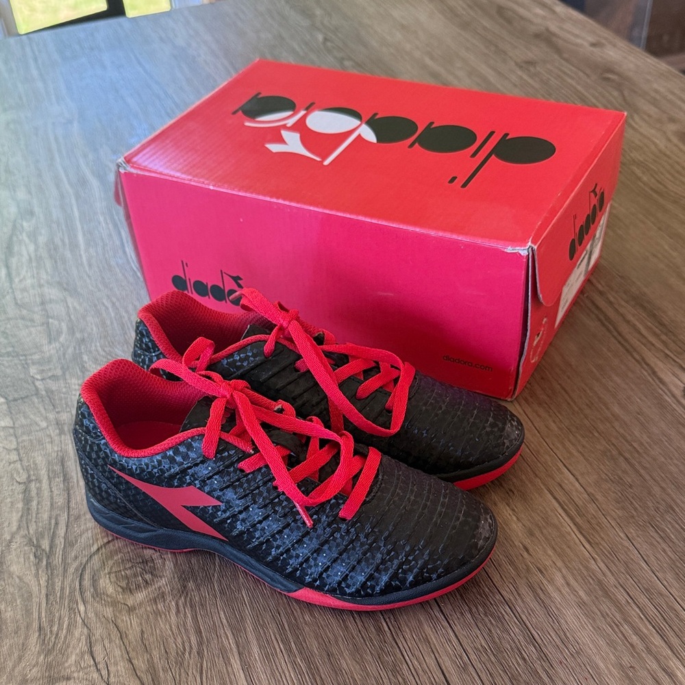 Diadora Kids Sneakers in Black and Red